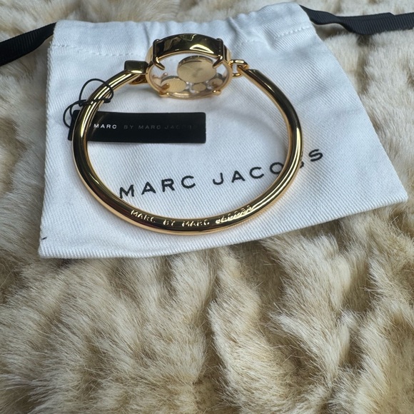 Marc Jacobs Gold and Cream Floating Charm Bracelet NWT, with MJ Dustbag. - Picture 7 of 9